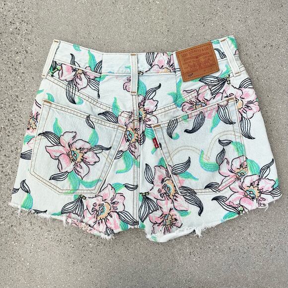 Levi's Premium 501 High Rise Hella Bloom Embroidered Floral Denim Shorts - Picture 4 of 9